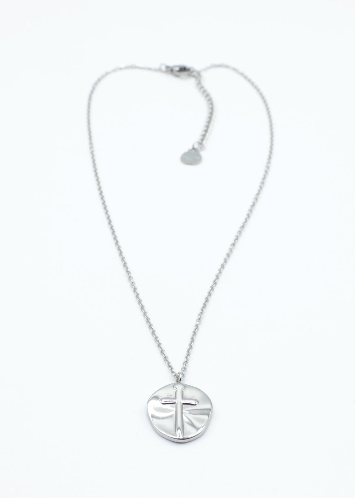 Collar Santa acero inoxidable plateado, cadena tipo rope fina y colgante alargado con una cruz, diseño atemporal y clásico. - DELACABRA