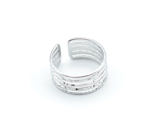 Anillo Burn acero inoxidable plateado ajustable ideal para combinarlo con otros anillos, resistente al agua e hipoalergénico - delacabra
