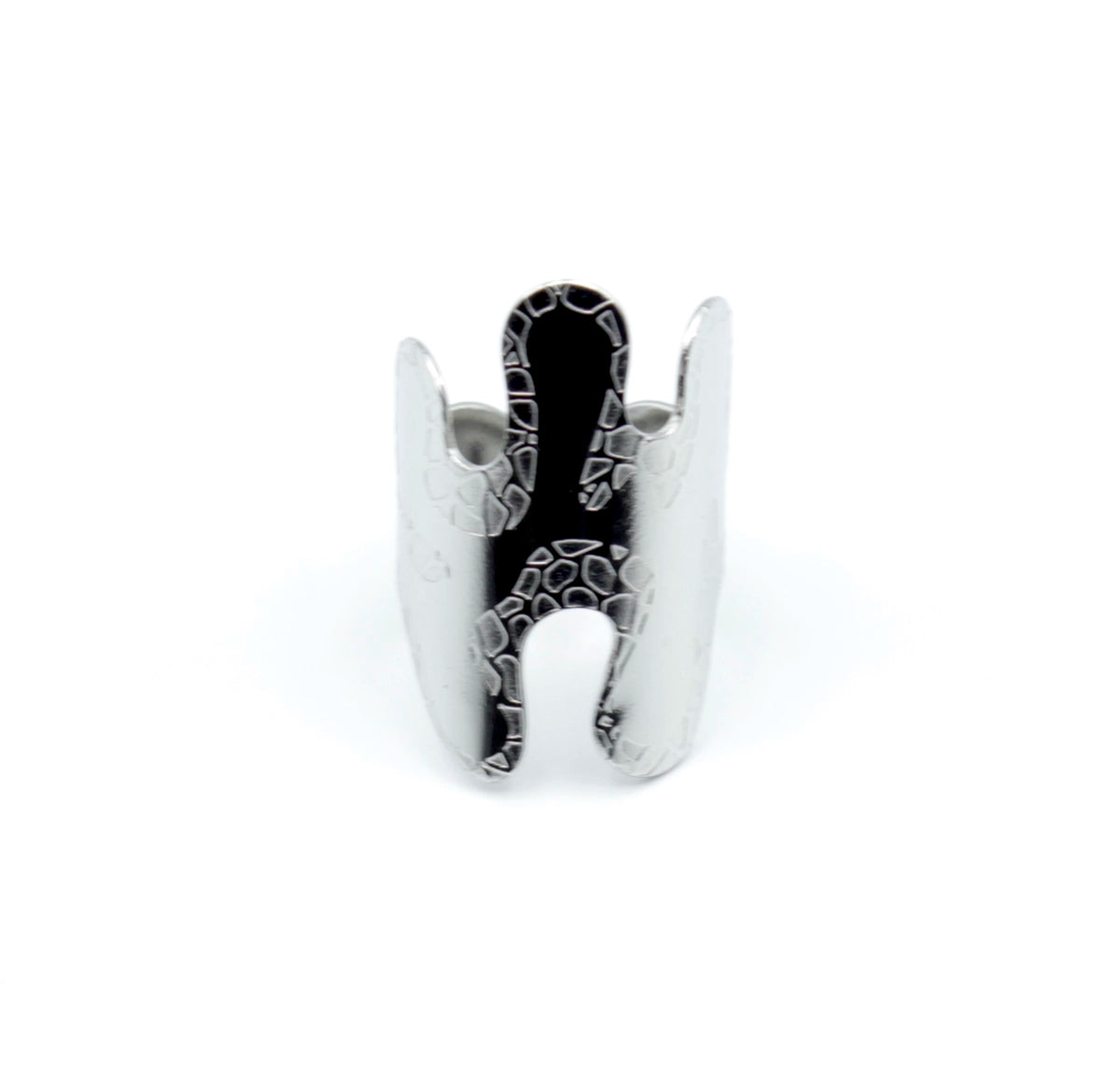 Anillo Forest  acero inoxidable plateado vista frontal relieves artísticos, resistente al agua y muy cómodo, anillo de diseño. Delacabra