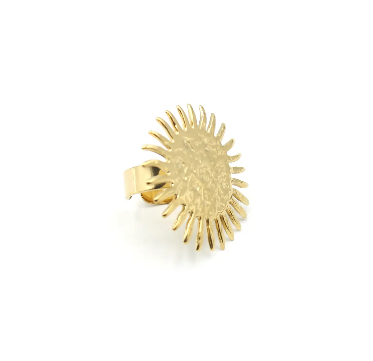 Anillo Inti acero inoxidable dorado base gruesa pero ajustable, limados los extremos para mejor confort, ligero e hipoalergénico. Delacabra