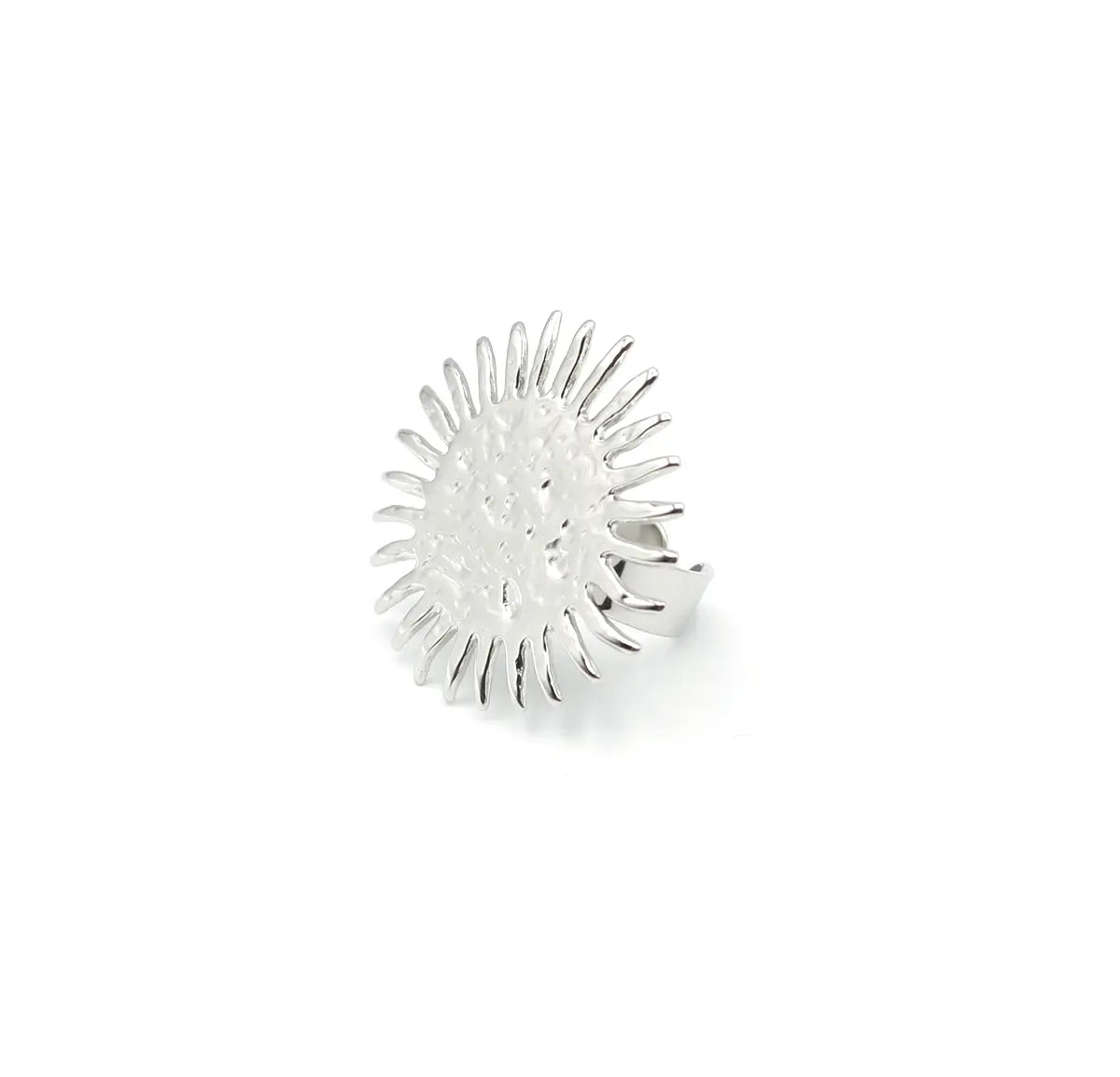 Anillo inti versátil para combinar con oros anillos y ser el centro de atracción en el outfit. Delacabra