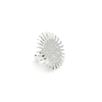 Anillo Inti material resistente y de gran calidad, acero inoxidable plateado brillante, muestra muchos apéndices que recuerdan los rayos solares. Delacabra