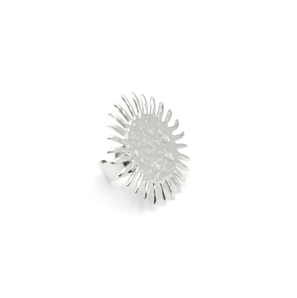 Anillo Inti material resistente y de gran calidad, acero inoxidable plateado brillante, muestra muchos apéndices que recuerdan los rayos solares. Delacabra