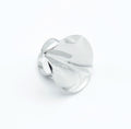 Anillo Beso acero inoxidable plateado, acabado brillante liso, resistente al agua y al paso del tiempo- delacabra