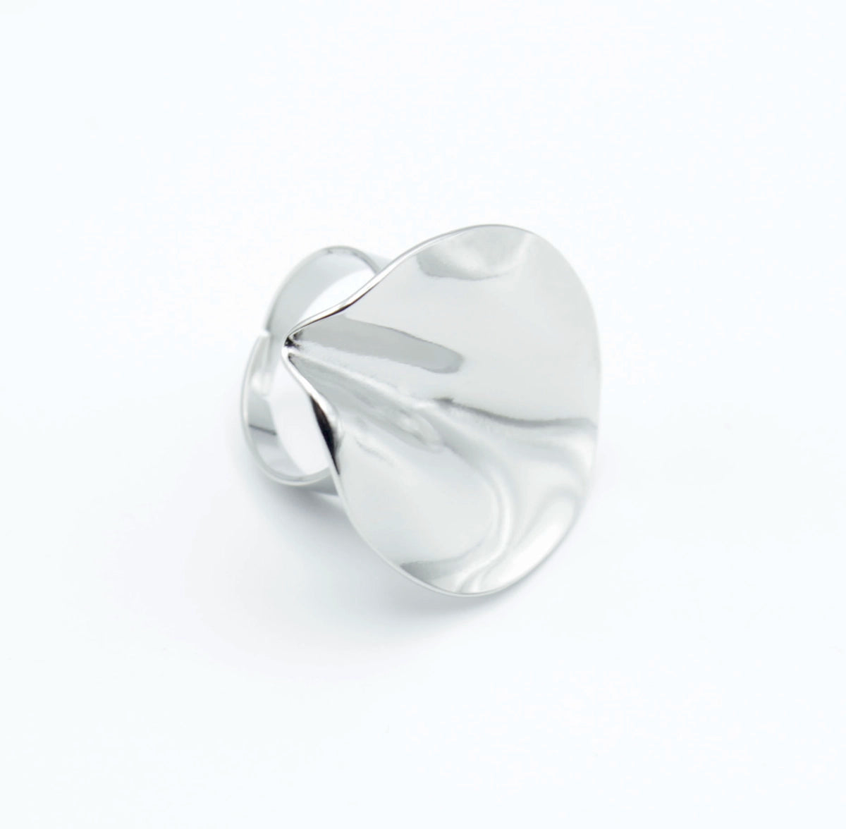 Anillo Beso acero inoxidable plateado, acabado brillante liso, resistente al agua y al paso del tiempo- delacabra