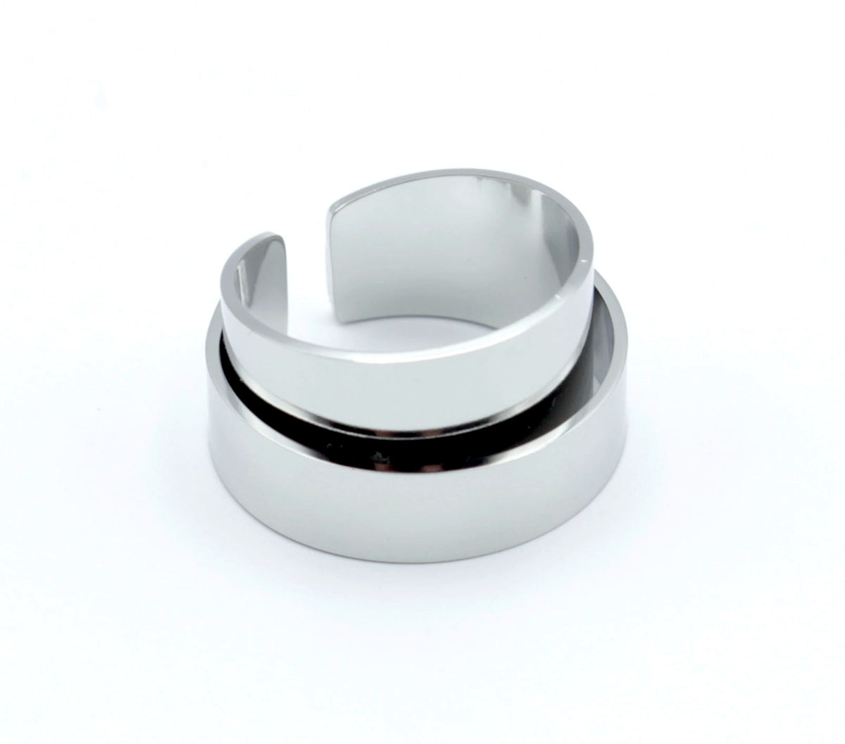 Anillo Punk acero inoxidable plateado brillante, robusto e hipoalergénico- delacabra