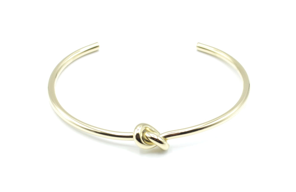 Brazalete Knot acero inoxidable dorado perfecto para combinar con otros brazaletes de nuestra marca - delacabra
