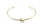 Brazalete Knot acero inoxidable dorado perfecto para combinar con otros brazaletes de nuestra marca - delacabra