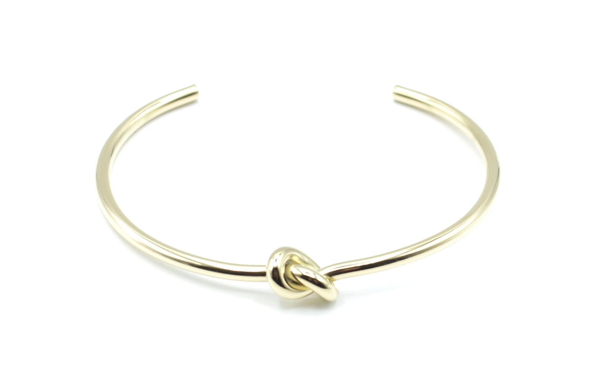 Brazalete Knot acero inoxidable dorado perfecto para combinar con otros brazaletes de nuestra marca - delacabra