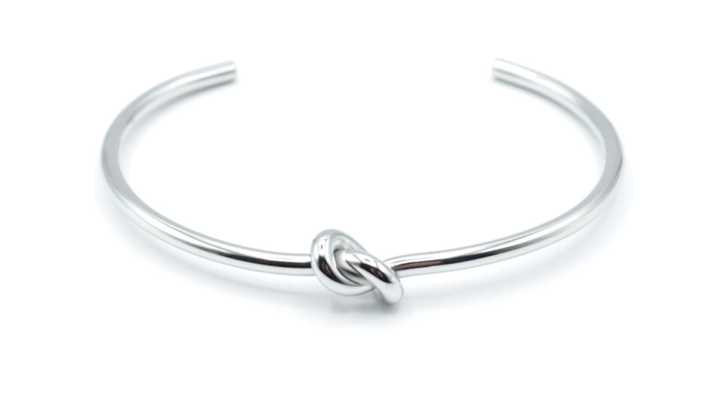 Brazalete Knot acero inoxidable plateado brillante con un nudo en el medio - delacabra
