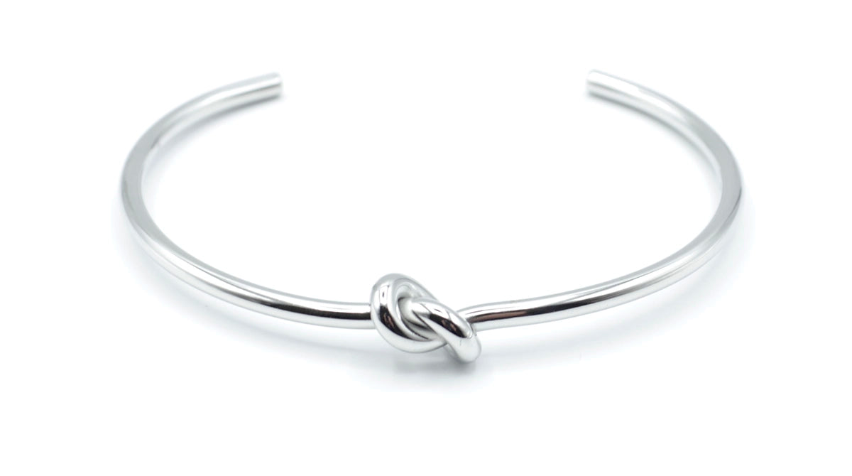 Brazalete Knot acero inoxidable plateado brillante con un nudo en el medio - delacabra
