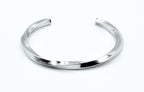 Brazalete Sweet Twist acero plateado inoxidable ultra resistente acabados suaves y lisos - delacabra