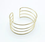 Brazalete Velvet acero inoxidable dorado, estructura abierta ajustable liviano y sutil  - delacabra