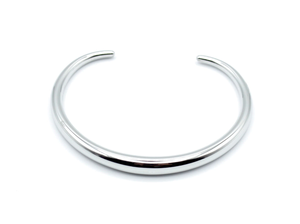 Brazalete Lluna abierto de acero inoxidable plateado, diseño minimalista y elegante, hipoalergénico, resistente al agua, ajustable y duradero -DELACABRA