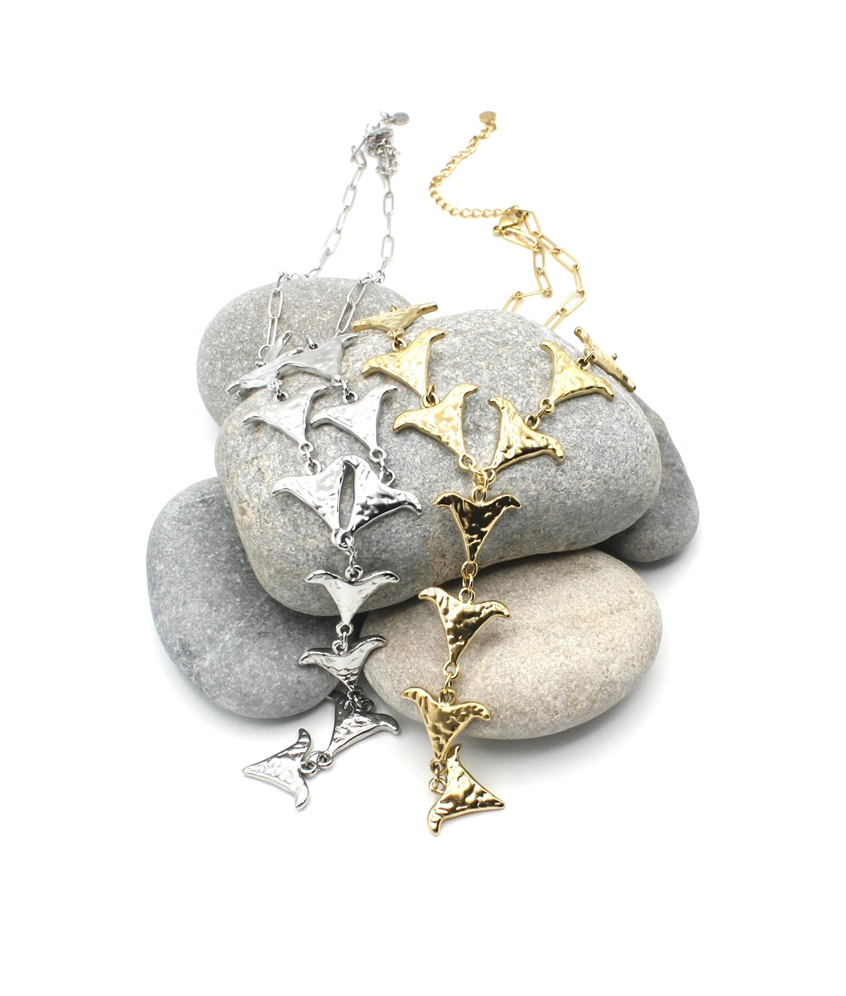 Collares Grace acero inoxidable plateado y dorado, ajustable y cómodo, ideal para realzar cualquier look, creación artística y escultural a manera de pieza de arte contemporáneo. DELACABRA.COM 