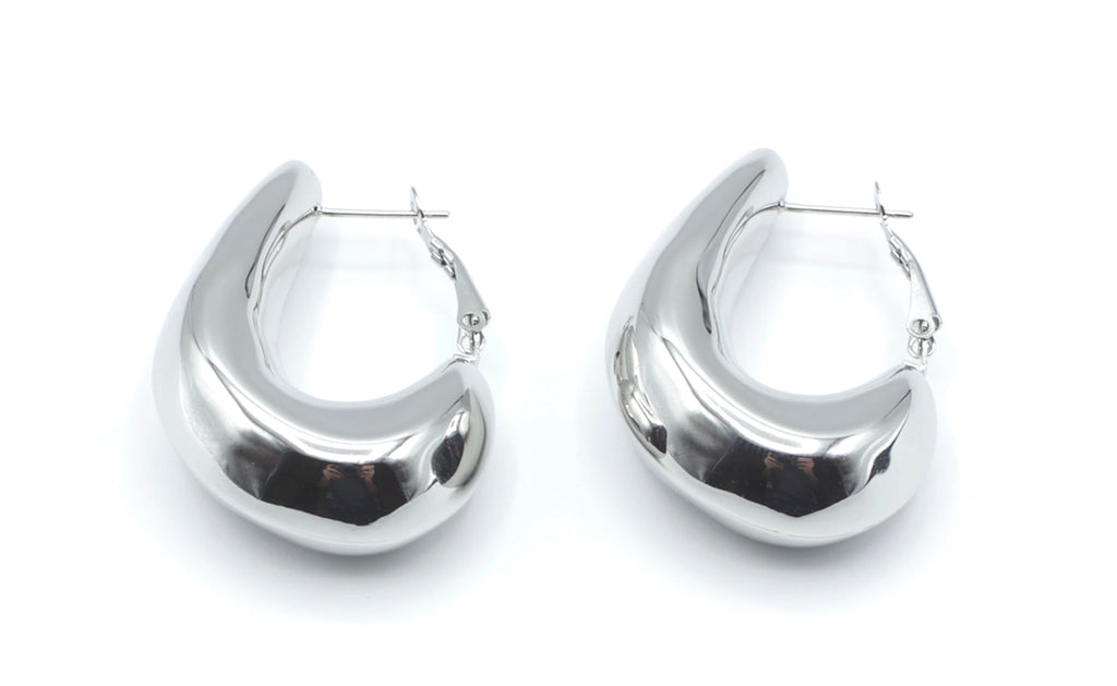 Pendientes Aro Jazz acero inoxidable plateado, dale un giro original a tu estilo con estos pendientes de aro inspirados en el jazz. - DELACABRA
