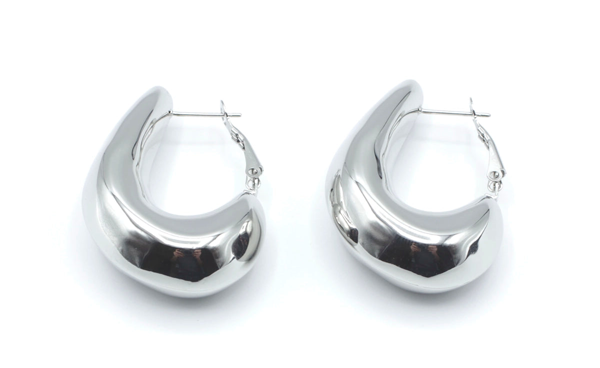 Pendientes Aro Jazz acero inoxidable plateado, dale un giro original a tu estilo con estos pendientes de aro inspirados en el jazz. - DELACABRA