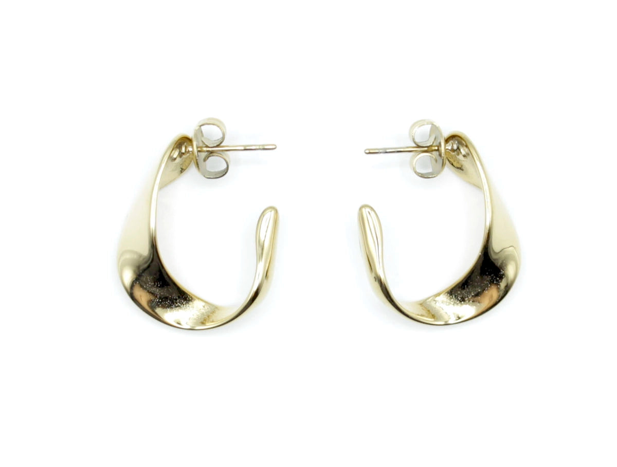 Pendiente aro Pluie acero inoxidable dorado de diseño minimalista y sofisticado con curvas y dobleces que hace de ellos una joya brillante. - DELACABRA