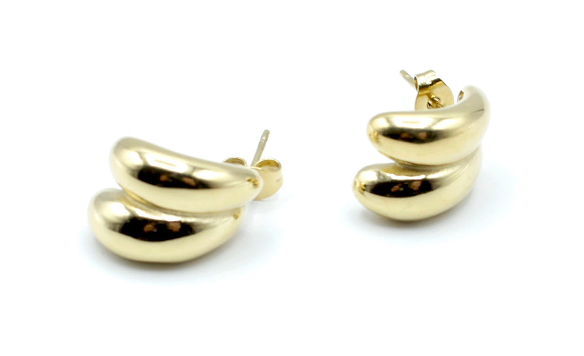 Pendientes Together acero inoxidable dorado bandas curvadas y paralelas que crean efecto de doble aro, acabado brillante, cierre de presión tipo mariposa. - DELACABRA