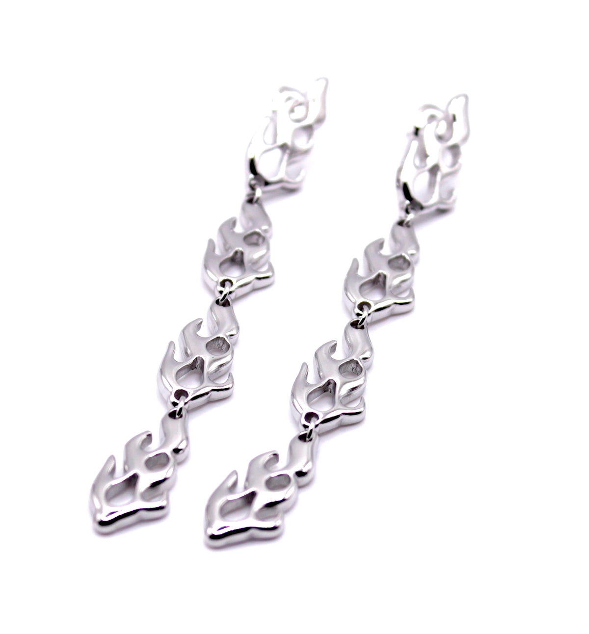 Pendientes Up In Flames acero inoxidable plateado, detalles minimalistas, sofisticado, hipoalergénico y brillante. - DELACABRA