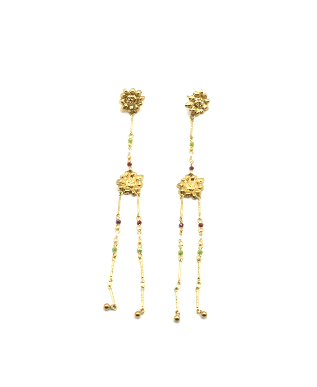 Pendientes jara con dos floresde pétalos conectadas con eslabones con piedras de colores. Delacabra