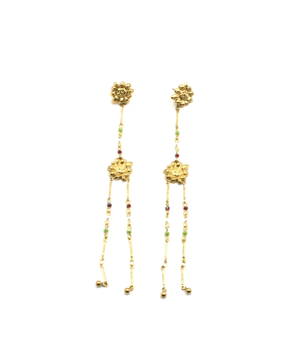 Pendientes jara con dos floresde pétalos conectadas con eslabones con piedras de colores. Delacabra