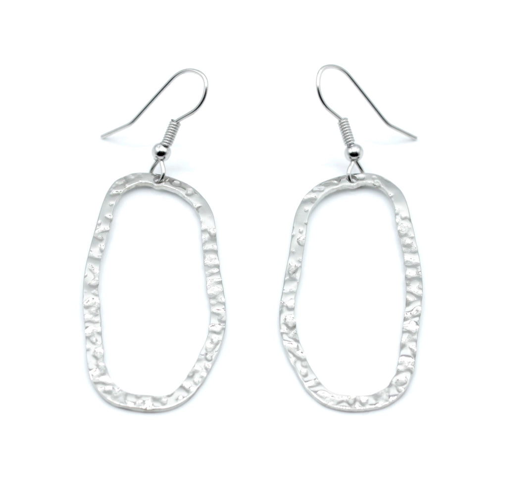 Pendientes Oslo acero inoxidable plateado un accesorio ideal que nunca puede faltar, ligero y versátil puede usarse desde tu look casual al mas elegante. hipoalergénico, brillante y resistente. - DELACABRA