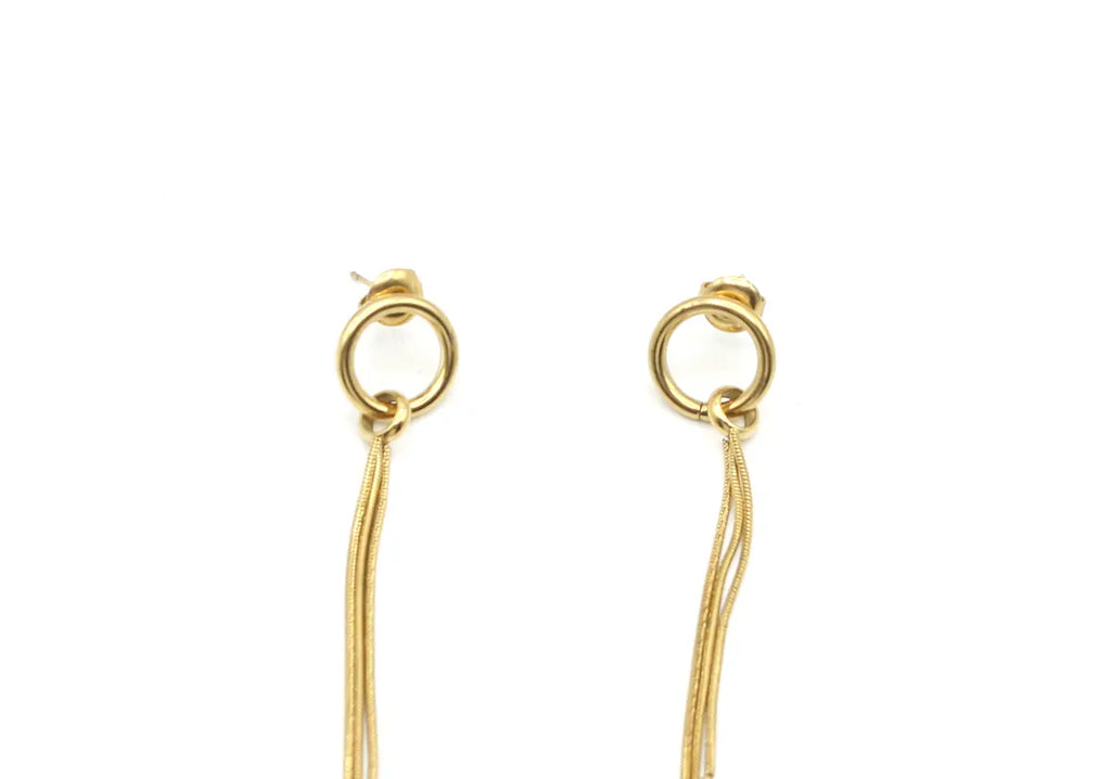 Pendientes Aldaba acero inoxidable dorado acabado brillante, ligeros y versátiles, cómodos para llevarlos todo el día. Delacabra