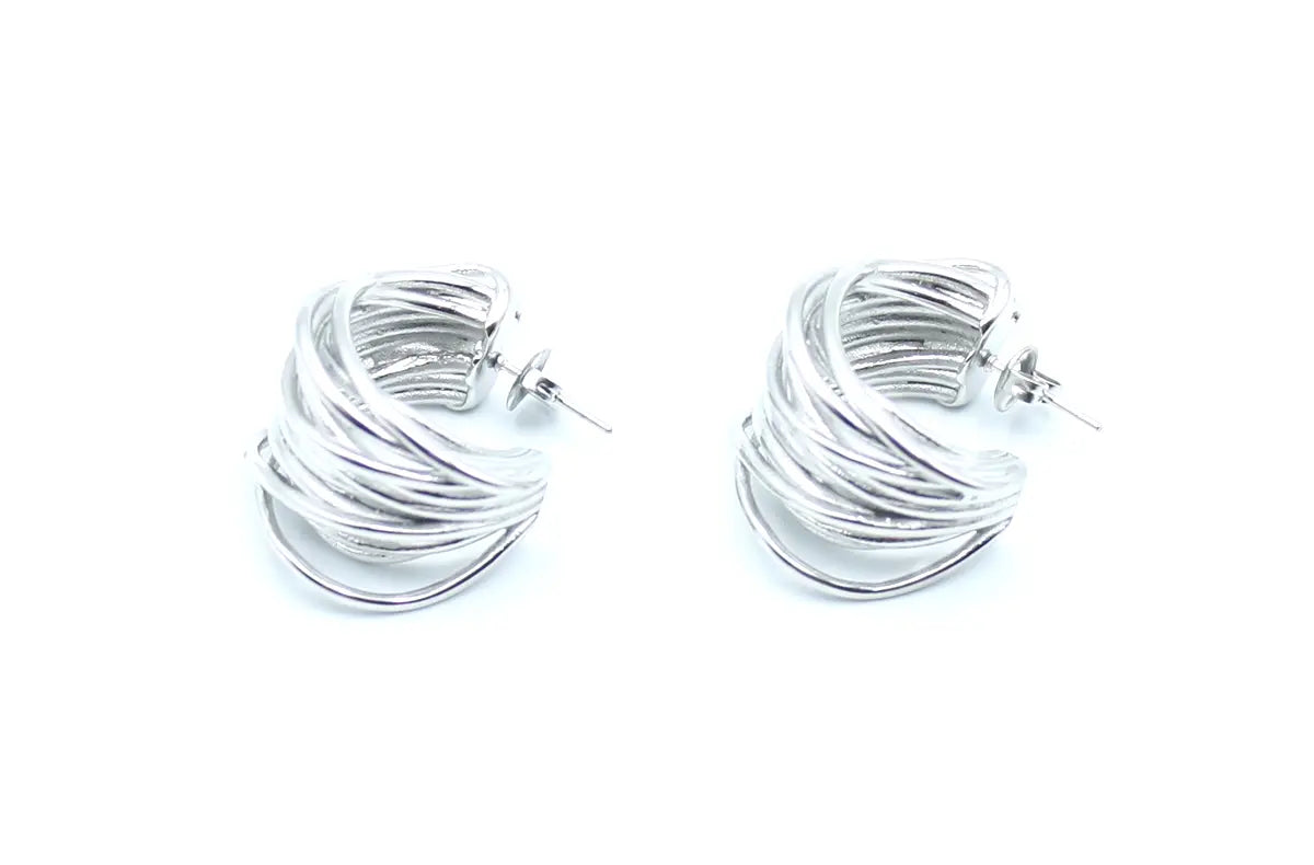 Pendientes de aro Anémona en acero inoxidable plateado de DELACABRA, no destiñen, ajustables y con diseño entrelazado, vista lateral