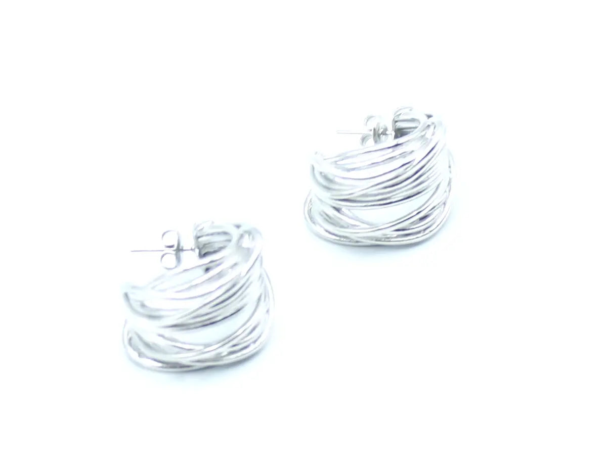 Pendientes Anémona en acero inoxidable plateado de DELACABRA, hipoalergénicos y perfectos para uso diario, resistentes y elegantes
