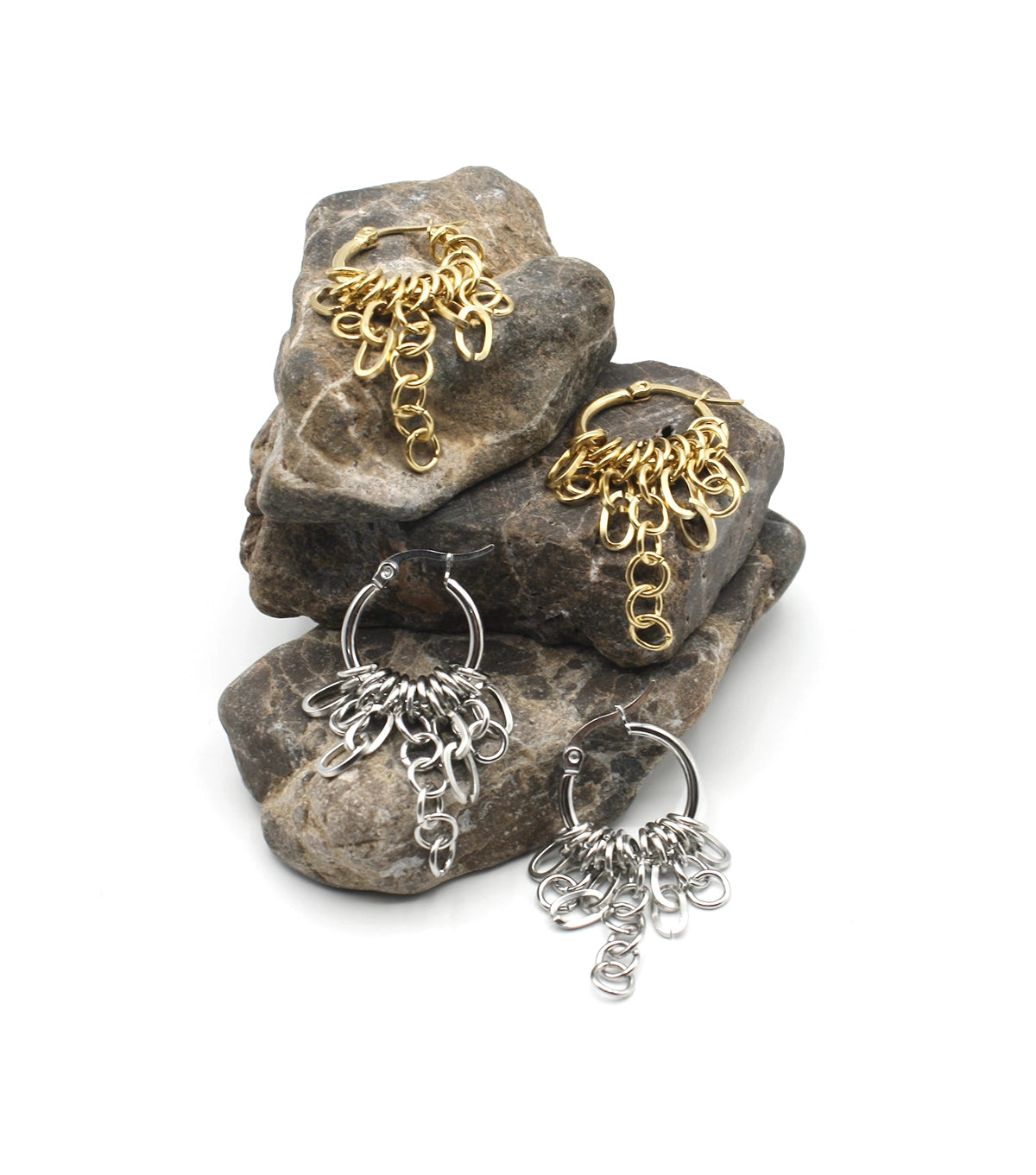 Pendientes de aro Hailey acero inoxidable dorado ó plateado, diseño de vanguardia modernos, para elevar cualquier look con un toque de brillo y actitud. DELACABRA