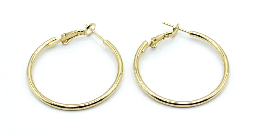 Pendientes de Aro Mini Dorados acero inoxidable 32 mm, pieza versátil ideal para el día a día, se adapta a todos los looks. - DELACABRA