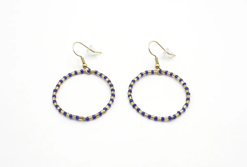 Pendientes Coral acero inoxidable  dorado resina azul y dorado, un básico en tus complementos. - DELACABRA