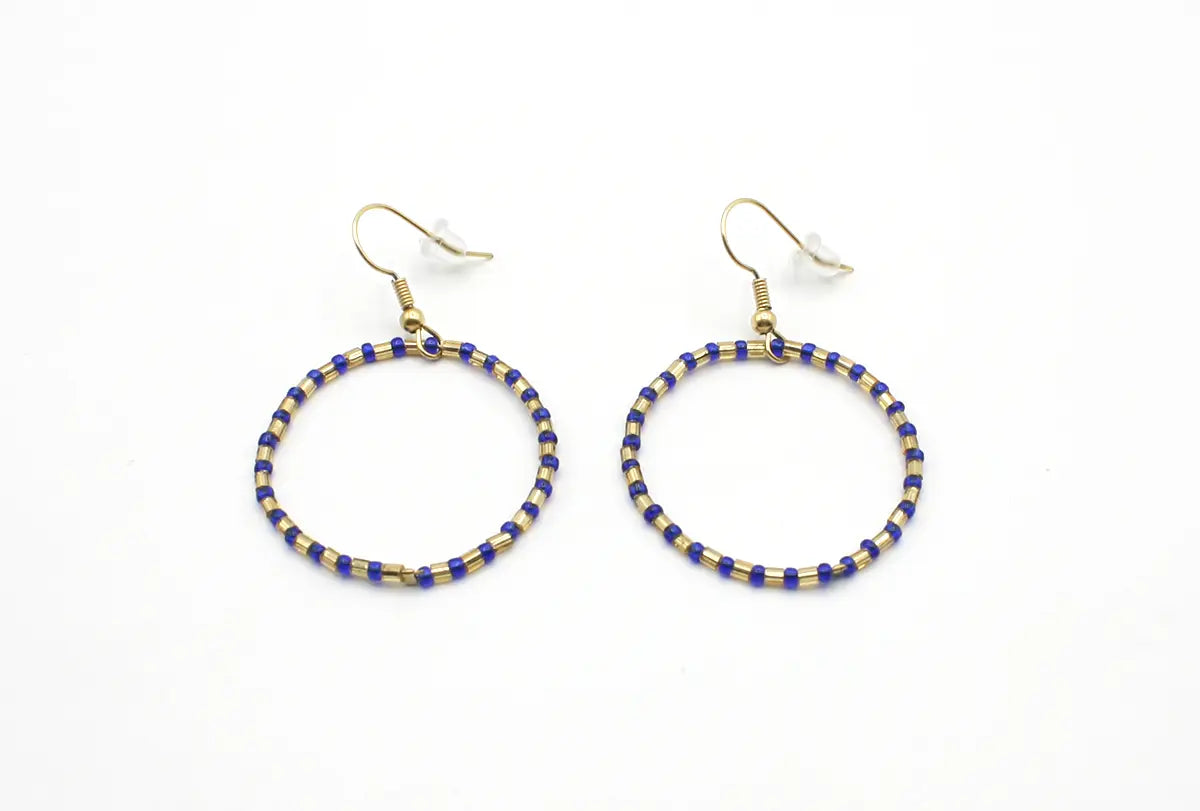 Pendientes Coral acero inoxidable  dorado resina azul y dorado, un básico en tus complementos. - DELACABRA