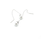Pendientes largos Ivory acero inoxidable cadena larga con una perla al final, resina pintada con esmalte perlado. Delacabra