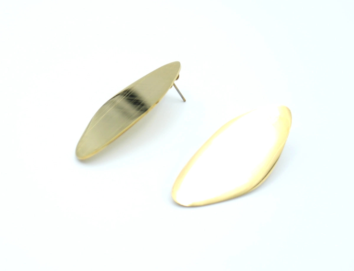 Pendientes Loa acero inoxidable dorado pensados para ser la estrella de la noche, brillo atractivo y diseño moderno. - DELACABRA