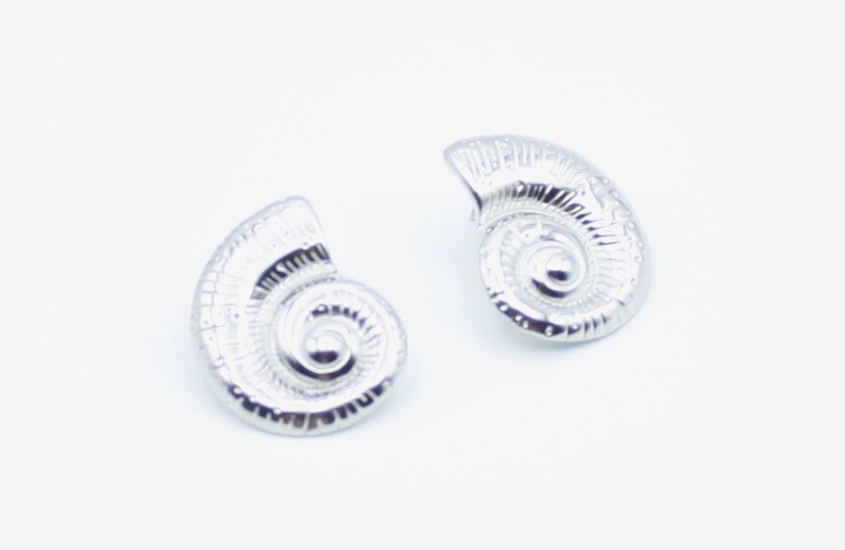 Pendientes Orilla acero inoxidable plateado, cómodos, ligeros e inspirados en la naturaleza, cierre de mariposa muy seguro. - DELACABRA