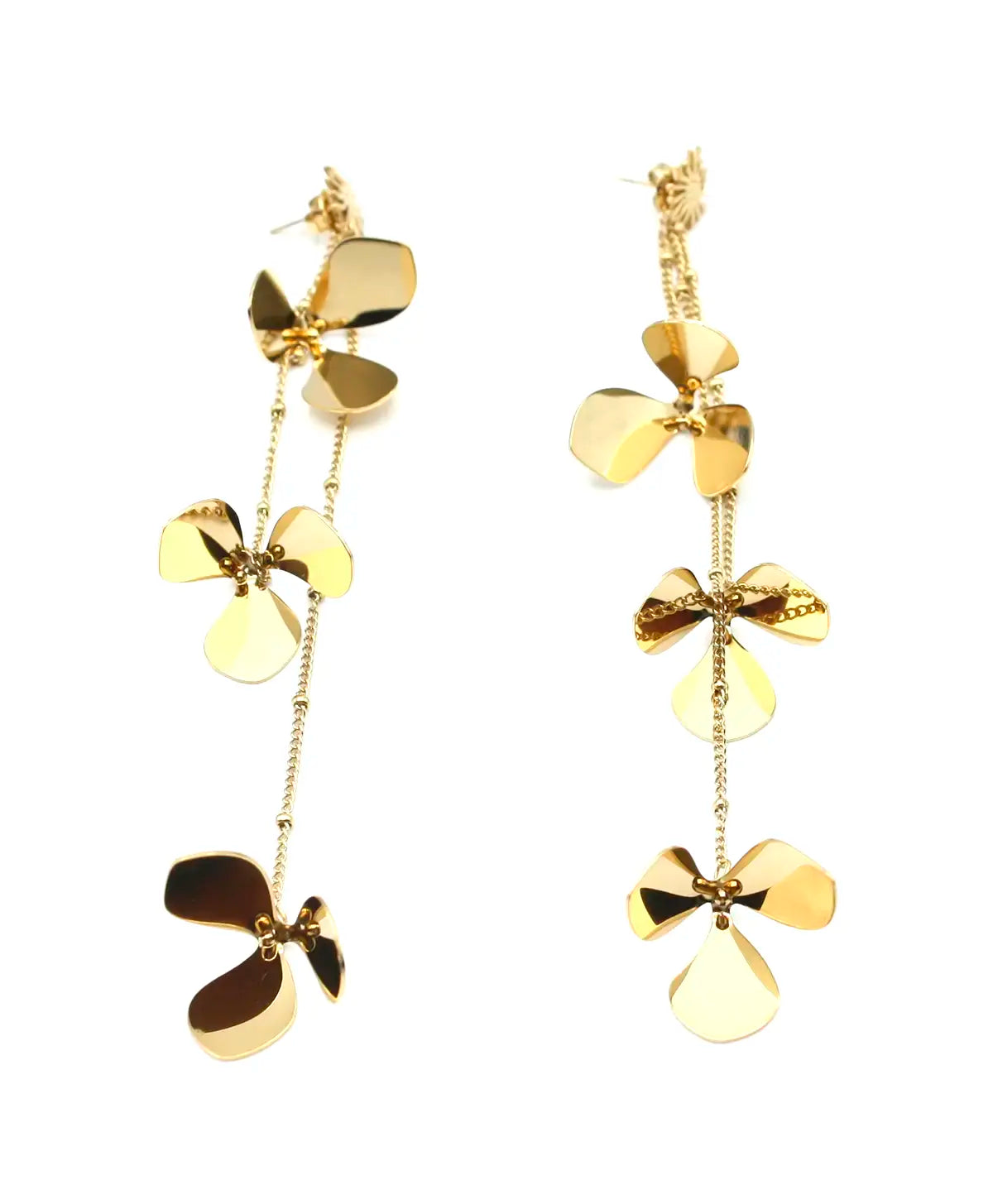 Pendientes dorados Petal Bloom con flores articuladas en cascada. Joya de acero amable con la piel DELACABRA