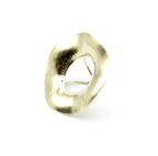 Anillo dorado de acero inoxidable con diseño abstracto y acabado pulido, joya ajustable y moderna