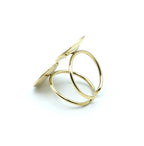 Anillo Cleopatra hecho de acero inoxidable dorado con un diseño de vanguardía, durabilidad y estilo, vista posterior - DELACABRA