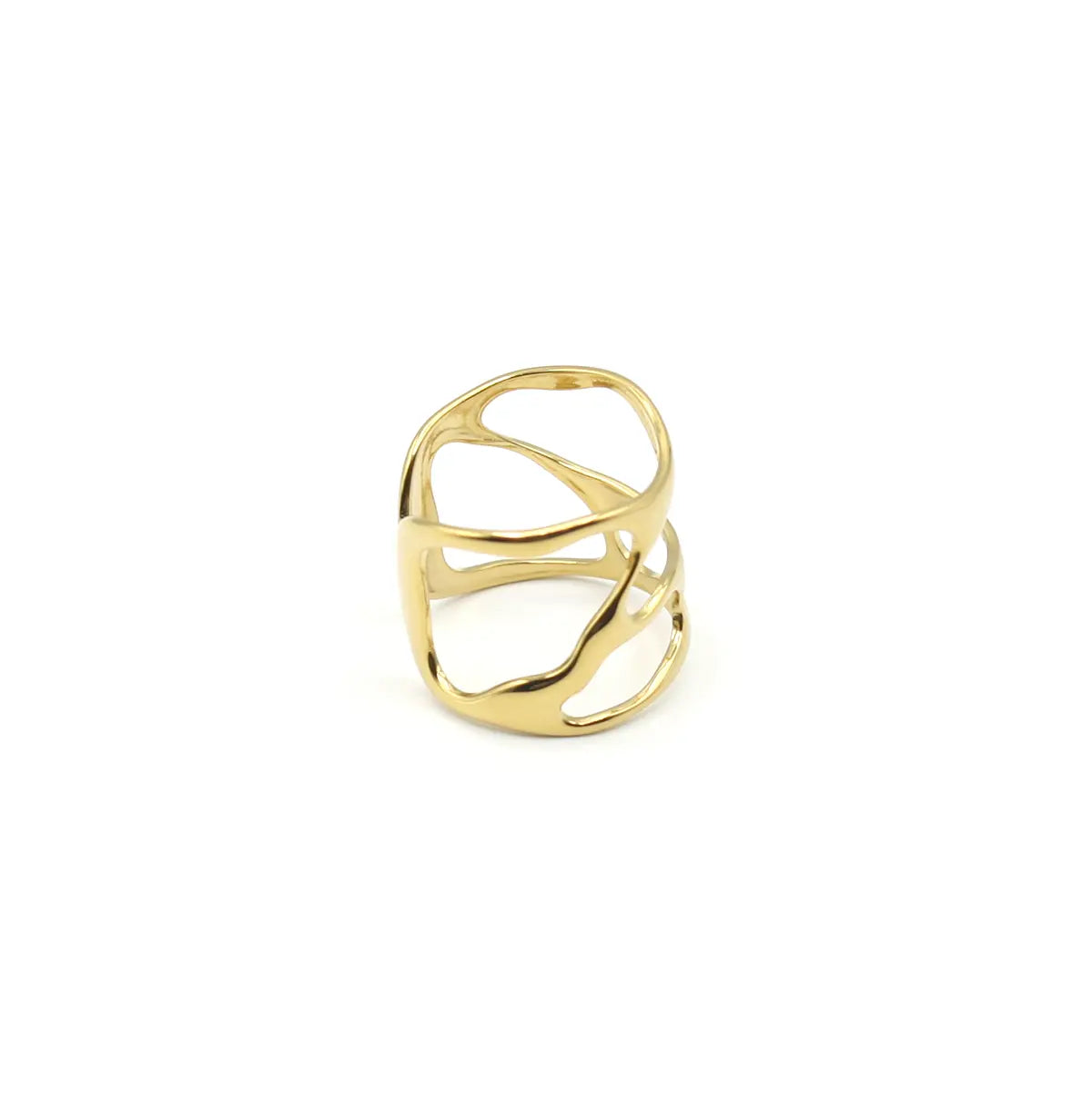 Detalle del interior pulido y ergonomía del anillo Coralina plata. Acero hipoalergénico de la marca DELACABRA.