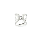 Anillo dorado Coralina con  ramificaciones naturales. Joya street style, amable con la piel waterproof DELACABRA.
