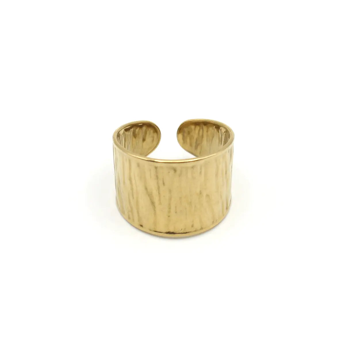 Anillo dorado ajustable de acero inoxidable con textura, diseño moderno minimalista.