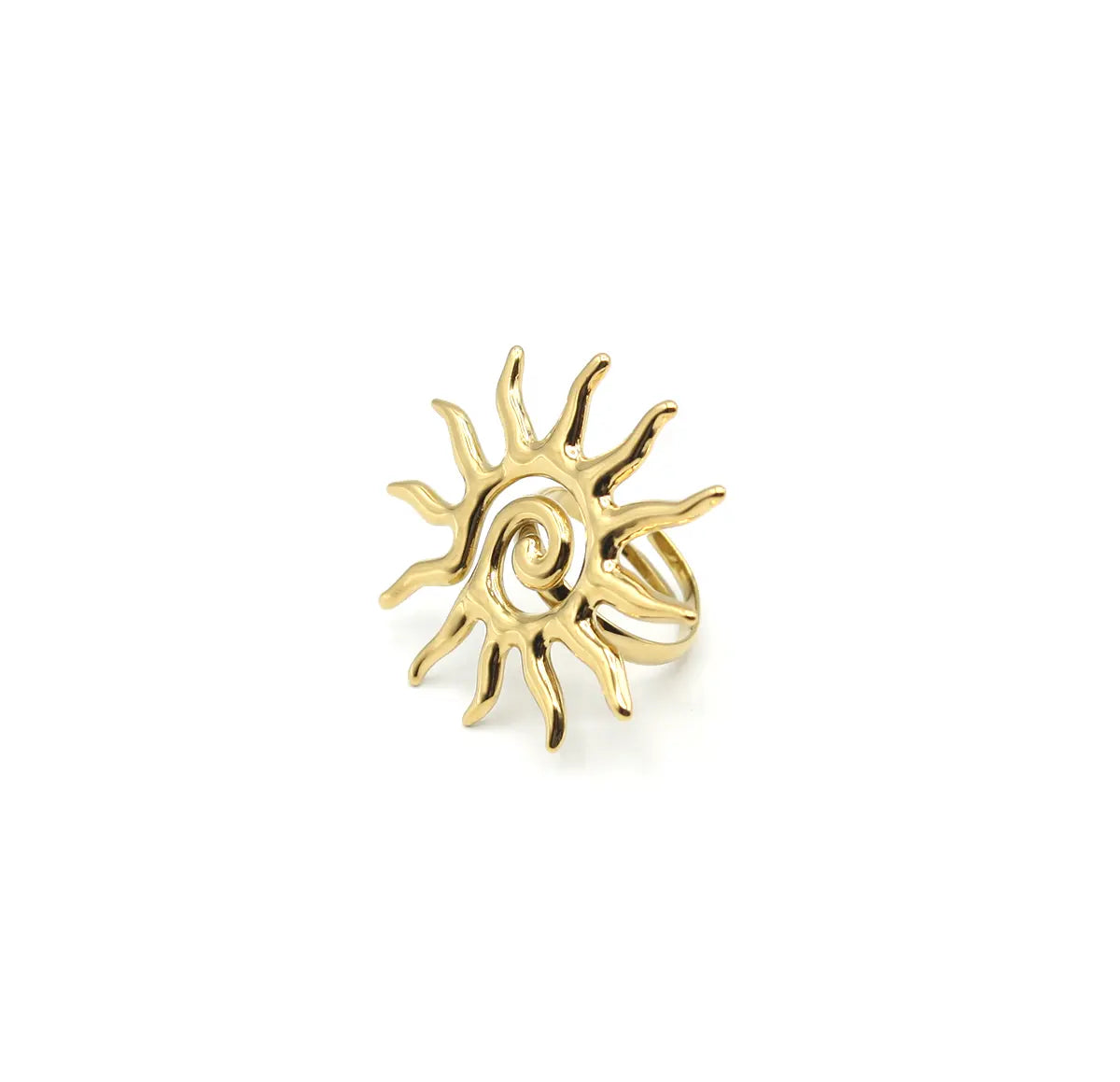 Anillo ajustable Esoteric Sun de acero inoxidable dorado. Joyería street style, amable con la piel y waterproof DELACABRA.