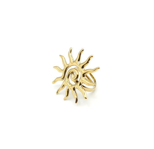 Anillo ajustable Esoteric Sun de acero inoxidable dorado. Joyería street style, amable con la piel y waterproof DELACABRA.