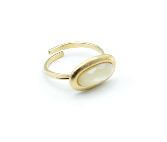 Anillo Ibiza marca delacabra, acero dorado inoxidable ajustable con resina natural tallada