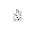 Vista lateral del Anillo Nilo en color plateado. Se aprecia la estructura de triple banda de acero inoxidable y el diseño abierto que permite ajustarlo a cualquier medida. Resistente al agua y skin-friendly