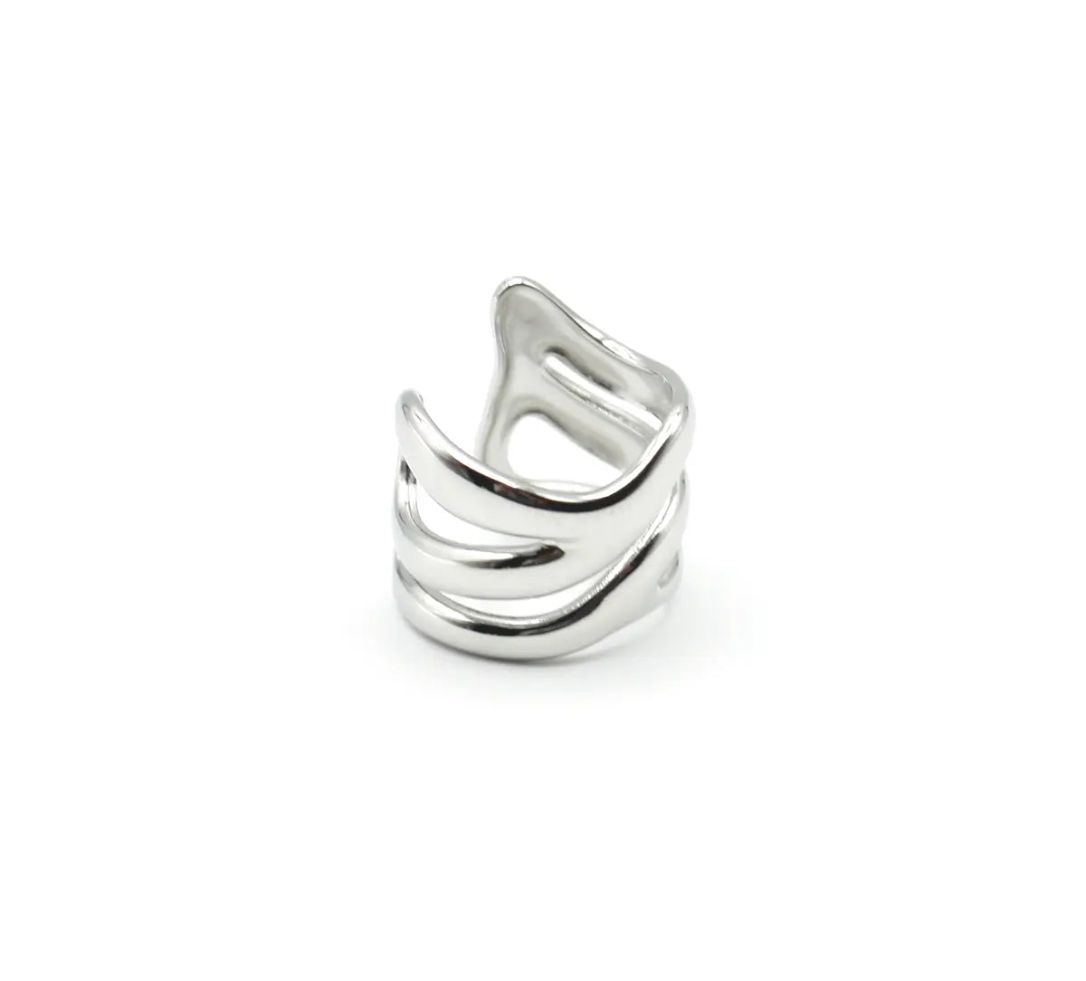 Vista lateral del Anillo Nilo en color plateado. Se aprecia la estructura de triple banda de acero inoxidable y el diseño abierto que permite ajustarlo a cualquier medida. Resistente al agua y skin-friendly