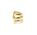 Perspectiva superior del Anillo Nilo en color plateado. Diseño de triple banda entrelazada con acabado pulido de alto brillo. Fabricado en acero inoxidable ajustable, resistente al agua y skin-friendly