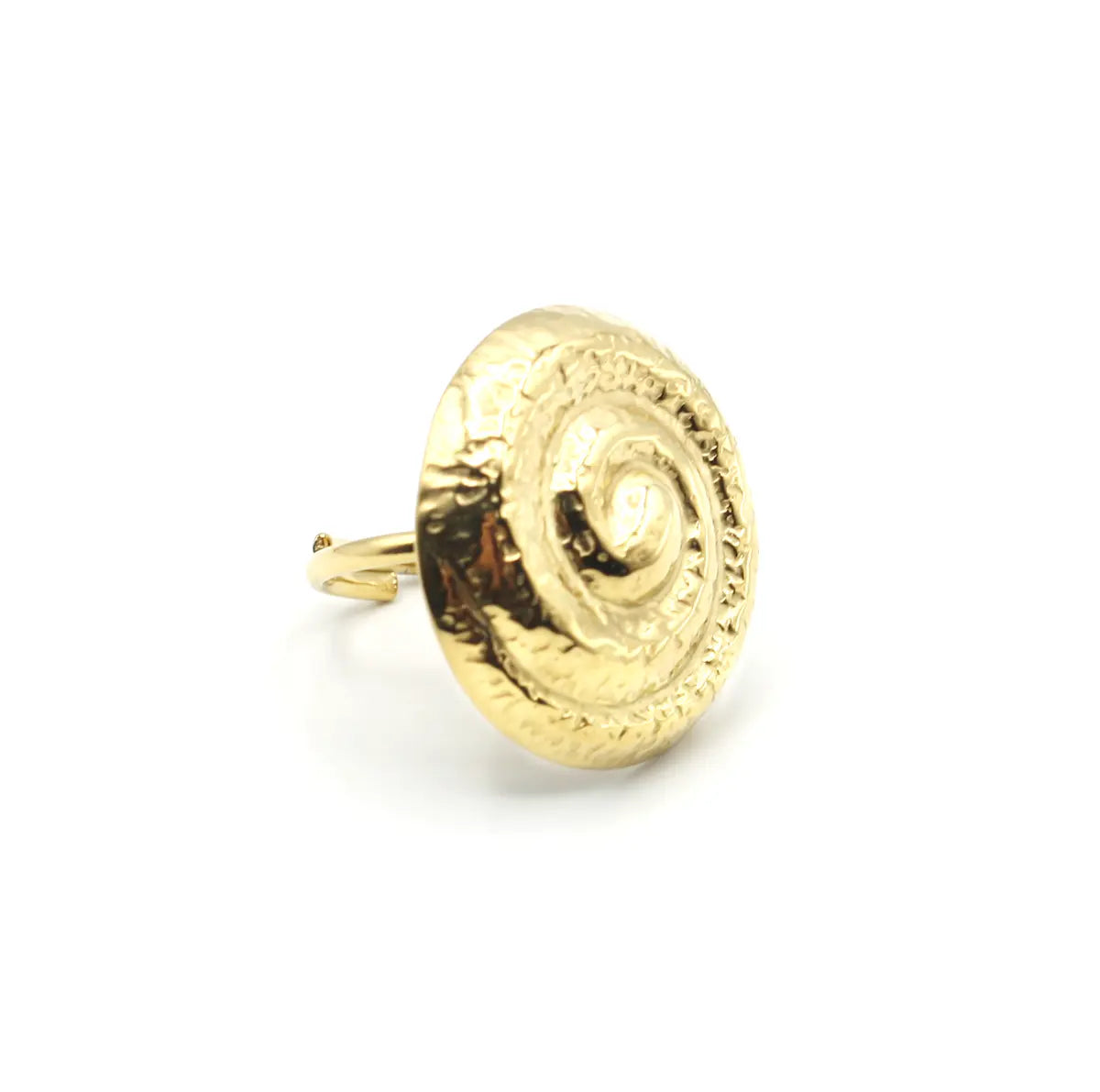 Anillo Parthenope dorado ajustable, fabricado en acero inoxidable hipoalergénico con acabado martillado en espiral - DELACABRA